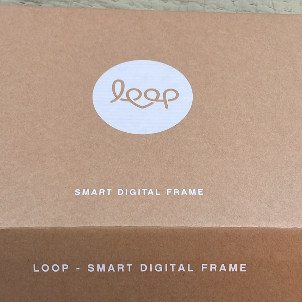 NWT - Loop Digital Family Frame, Single Loop